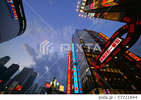 日本の東京都市景観 新宿・歌舞伎町 日本の東京都市景観 新宿・歌舞伎町 57721604