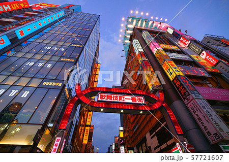 日本の東京都市景観　新宿・歌舞伎町 57721607