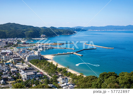 洲本港と洲本市街地 (兵庫県洲本市、淡路島) 洲本港と洲本市街地 (兵庫県洲本市、淡路島) 57722897