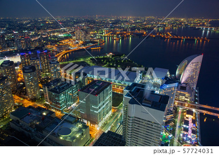 ヨコハマの夜景を俯瞰する 57724031