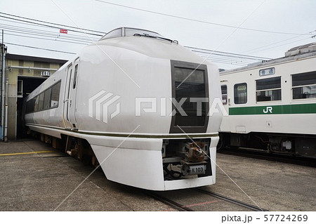 車両工場に停車中の651系電車 車両工場に停車中の651系電車 57724269