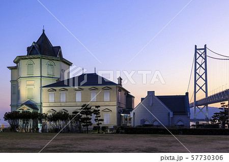兵庫県・明石海峡大橋と孫文記念館・トワイライト夜景 兵庫県・明石海峡大橋と孫文記念館・トワイライト夜景 57730306