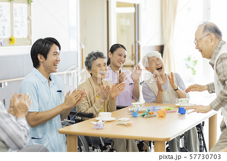 介護施設 シニア 介護士 介護施設 シニア 介護士 57730703