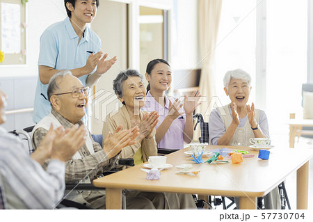 介護施設 シニア 介護士 介護施設 シニア 介護士 57730704