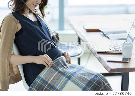 妊婦 ビジネス 57730740