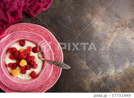 oat flakes with berries 57731949