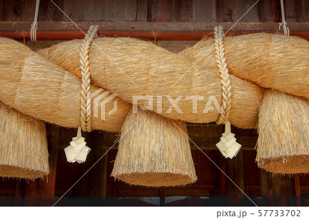 出雲大社のしめ縄 57733702