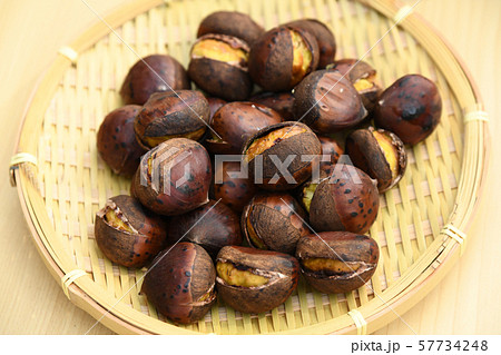 焼き栗　秋の味覚  57734248
