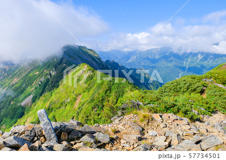 北アルプス・鳴沢岳山頂から赤沢岳を望む 57734501