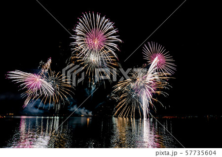京都府　宮津市　宮津燈籠流し花火大会 57735604