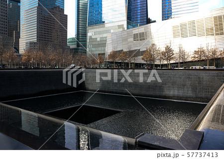ニューヨーク　グラウンド・ゼロ　9/11メモリアルプラザ 57737413