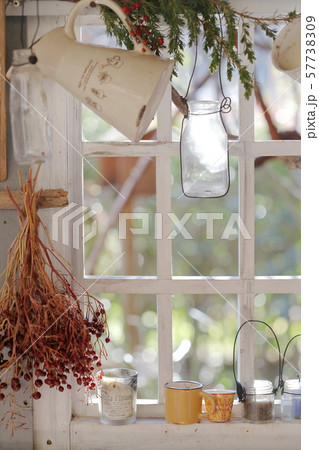 窓際の風景 窓際の風景 57738309