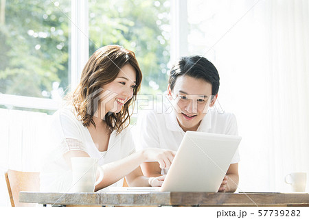 夫婦　パソコン　検索 57739282