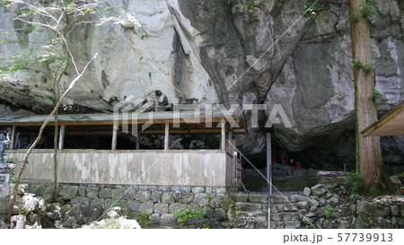 四国別格霊場第三番　慈眼寺の穴禅定の岩屋 57739913