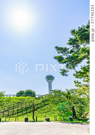 北海道の夏 函館 特別史跡 五稜郭から望む五稜郭タワー 57740103