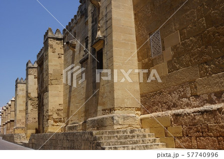 コルドバ メスキータの外壁 57740996