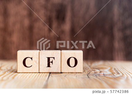 CFO アルファベットの文字 57742386