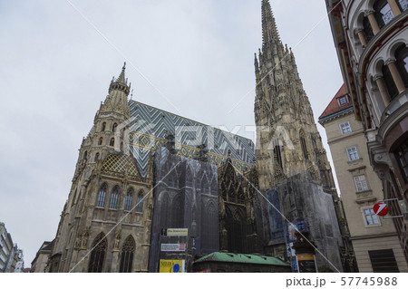 オーストリア　ウィーンのシュテファン大聖堂 57745988