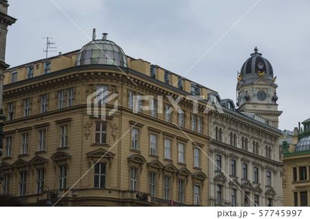 オーストリア　ウィーンの街並み 57745997