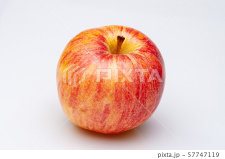 Ripe red apple isolated on white 57747119
