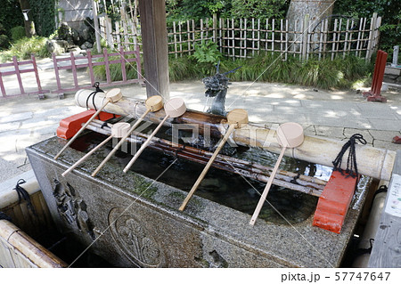 埼玉県越谷市 久伊豆神社 柄杓 57747647