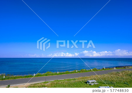 夏の角島灯台公園の眺め【山口県】 57748630