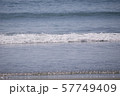 海と波 57749409