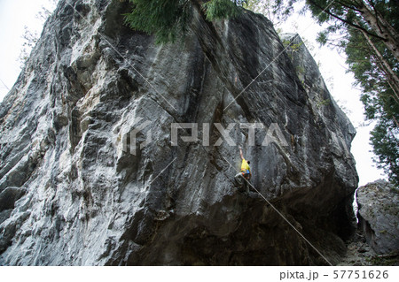 ロッククライミング 57751626