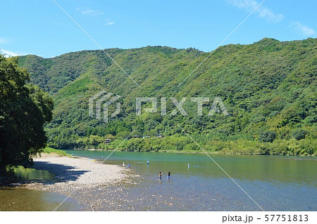 雄大な四万十川 57751813