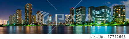 永代公園からみた佃島のタワーマンションの夜景(東京都中央区) 57752663