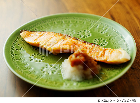 食物　大根おろしを添えて 57752749