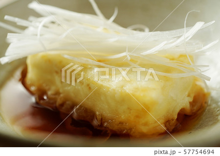 揚げ出し豆腐　白髪ねぎを添えて 57754694