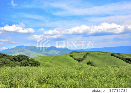 美しい絶景の大自然と晴天空 Beautiful nature and clear skies 美しい絶景の大自然と晴天空 Beautiful nature and clear skies 57755785