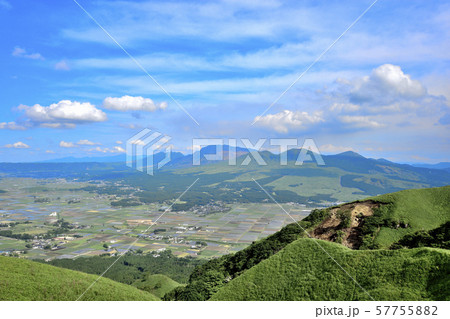 大阿蘇　外輪山339号線大観峰からの阿蘇五岳と阿蘇市内風景写真　Oaoso Outer ring　 57755882