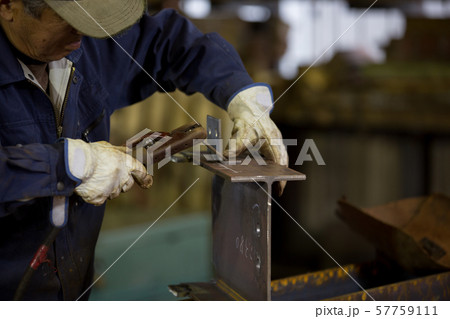 仮付け溶接作業 57759111