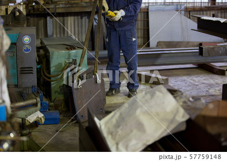 鉄工所の作業 鉄工所の作業 57759148