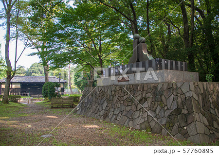 岩槻城址公園 人形塚と黒門　さいたま市 57760895