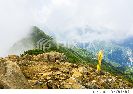 岩小屋沢岳山頂の風景 57763361