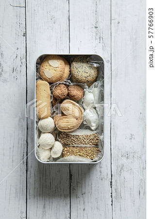 焼き菓子の詰め合わせ 57766903