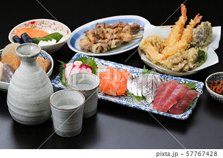 日本酒と和食_居酒屋料理 57767428