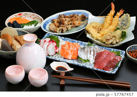 日本酒と和食_居酒屋料理 57767457