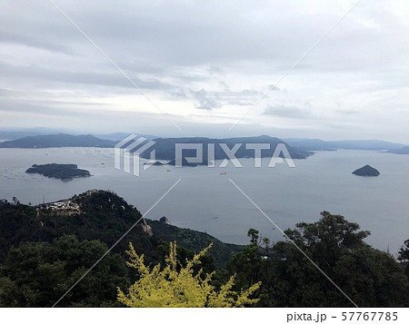 宮島・弥山から見下ろす宮島と瀬戸内海 57767785