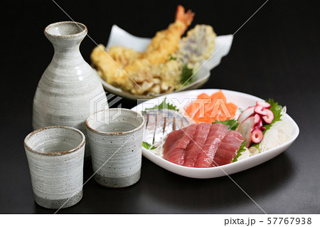 日本酒と和食_居酒屋料理 57767938