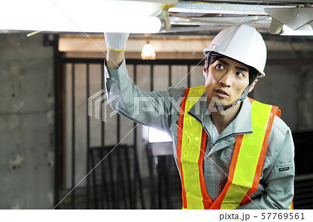 建設現場　不動産　建築　建設　現場監督 57769561