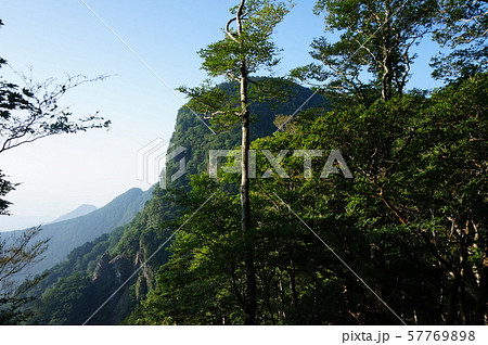 【世界遺産 紀伊山地の霊場と参詣道】大峯奥駈道 大普賢岳を望む 奈良県吉野郡天川村 【世界遺産 紀伊山地の霊場と参詣道】大峯奥駈道 大普賢岳を望む 奈良県吉野郡天川村 57769898