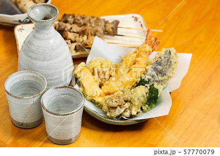 日本酒と和食_居酒屋料理 57770079