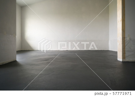 Empty unfinished apartment in process of renovation Empty unfinished apartment in process of renovation 57771971