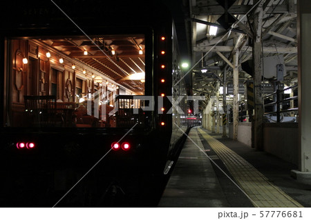 深夜のななつ星と昭和の香り漂う鳥栖駅ホーム 深夜のななつ星と昭和の香り漂う鳥栖駅ホーム 57776681