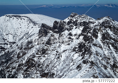 八ヶ岳連峰・赤岳から見る横岳・硫黄岳と浅間山方面の眺め 八ヶ岳連峰・赤岳から見る横岳・硫黄岳と浅間山方面の眺め 57777222