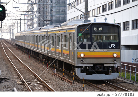 南武線を走る205系普通電車6両 57778183